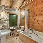 Eri Traditional House Hébergement de vacances