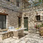 Hébergement de vacances Eri Traditional House