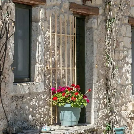 Eri Traditional House Vakantiehuis *