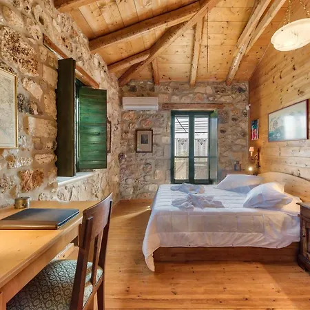 Eri Traditional House Semesterbostad *