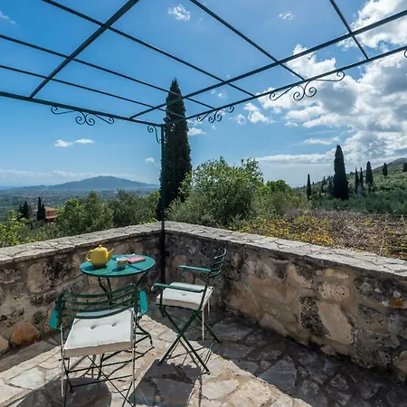 Semesterbostad Eri Traditional House