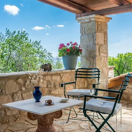 Eri Traditional House بيت للعطل