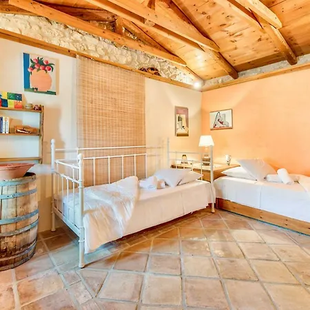 Eri Traditional House Vakantiehuis