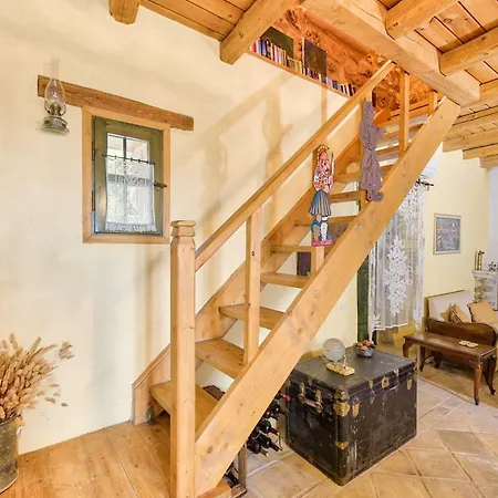 Vakantiehuis Eri Traditional House