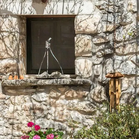 Eri Traditional House Vakantiehuis *