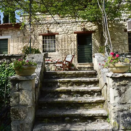 Eri Traditional House Vakantiehuis *