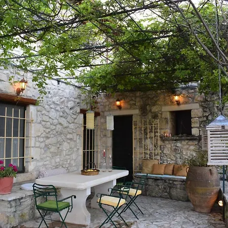 Eri Traditional House Vakantiehuis