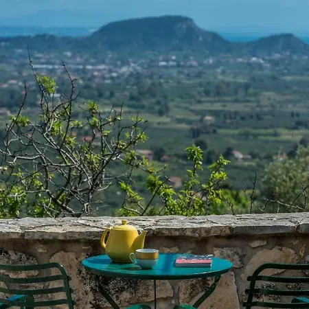 Eri Traditional House Vakantiehuis